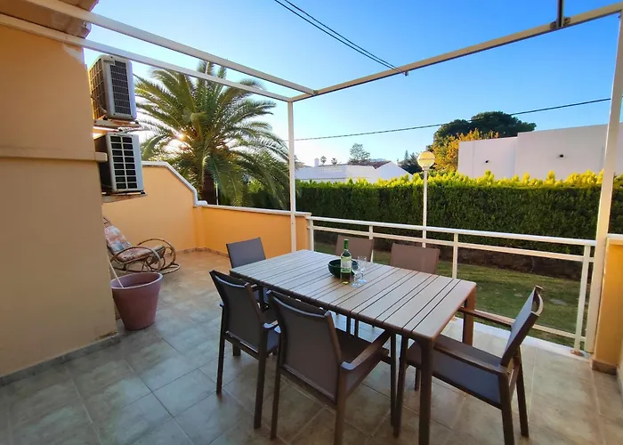 Atila En A 250 M De La Playa Con Terraza, Piscina Y Jacuzzi By Family Homes