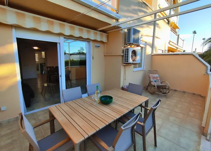 Atila En A 250 M De La Playa Con Terraza, Piscina Y Jacuzzi By Family Homes Apartamento